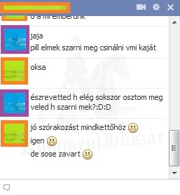 két lány beszélget
 
